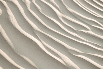 Pengaruh Kompetisi Produk dalam Meningkatkan Kinerja Pemasaran melalui Competitive Advantage Image