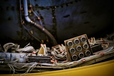 Hubungan Kuat Arus Listrik dengan Keasaman Buah Jeruk dan Mangga Image