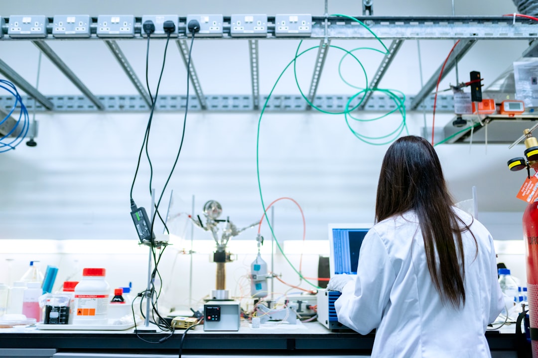 Gambaran Pengetahuan dan Perilaku Perawat Tentang Kewaspadaan Universal di Rumah Sakit Umum Daerah Dr.soedarso Pontianak Kalimantan Barat Image