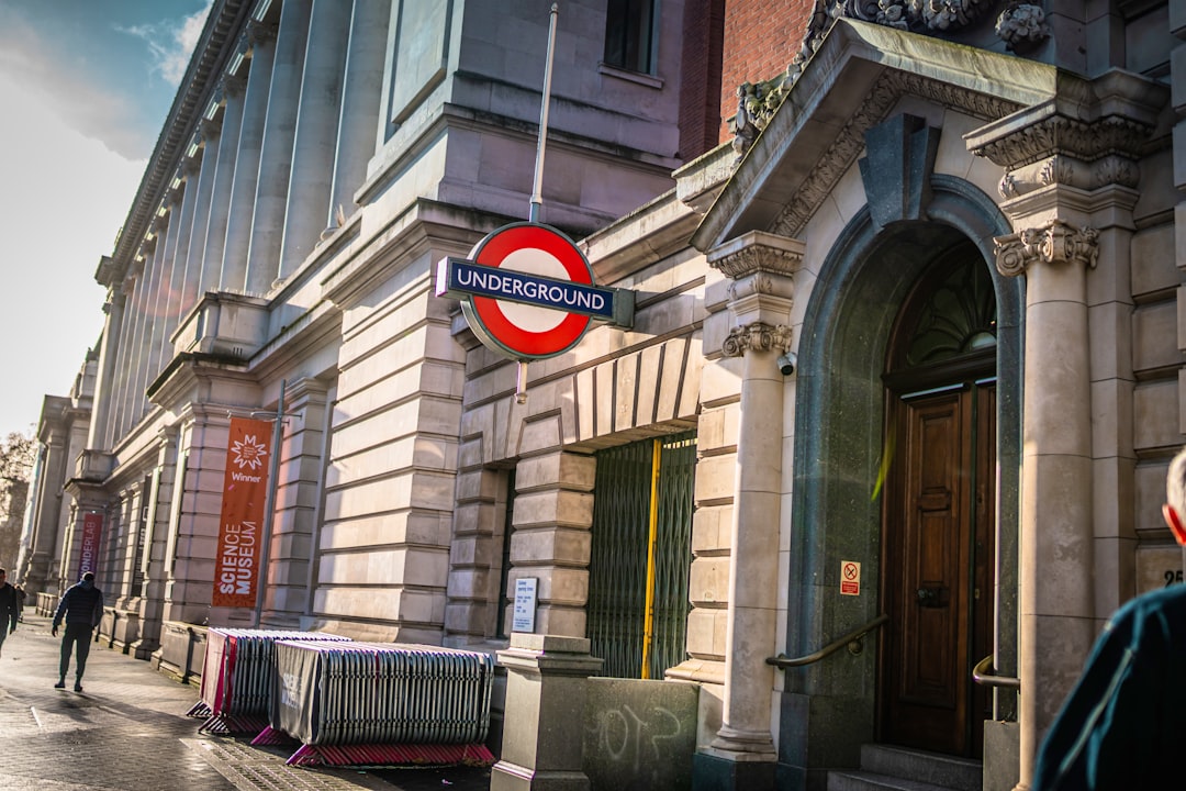 Pengaruh Motivasi Kerja Dan Disiplin Kerja Terhadap Kinerja Karyawan (Studi Kasus Pada Karyawan PT. Pattindo Malang) Image