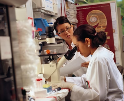 Perbandingan Unsur NPK pada Pupuk Organik Kotoran Sapi dan Kotoran Ayam dengan Pembiakan Mikro Organisme Lokal (MOL)”. Image