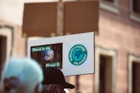 Deteksi Lokasi Titik Api Pada Kebakaran Hutan Menggunakan Colour Image Prosessing Image